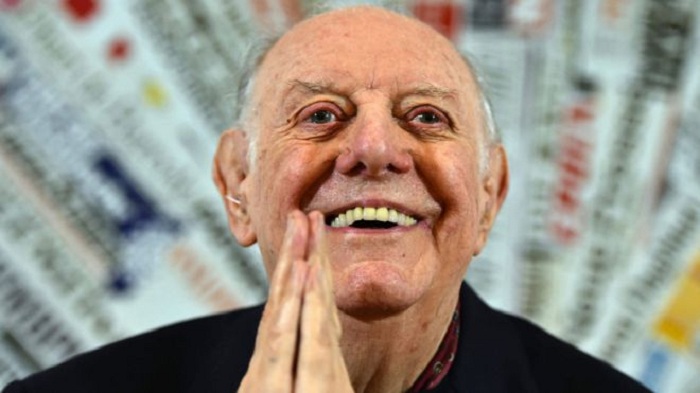 Dario Fo: Italian playwright dies aged 90